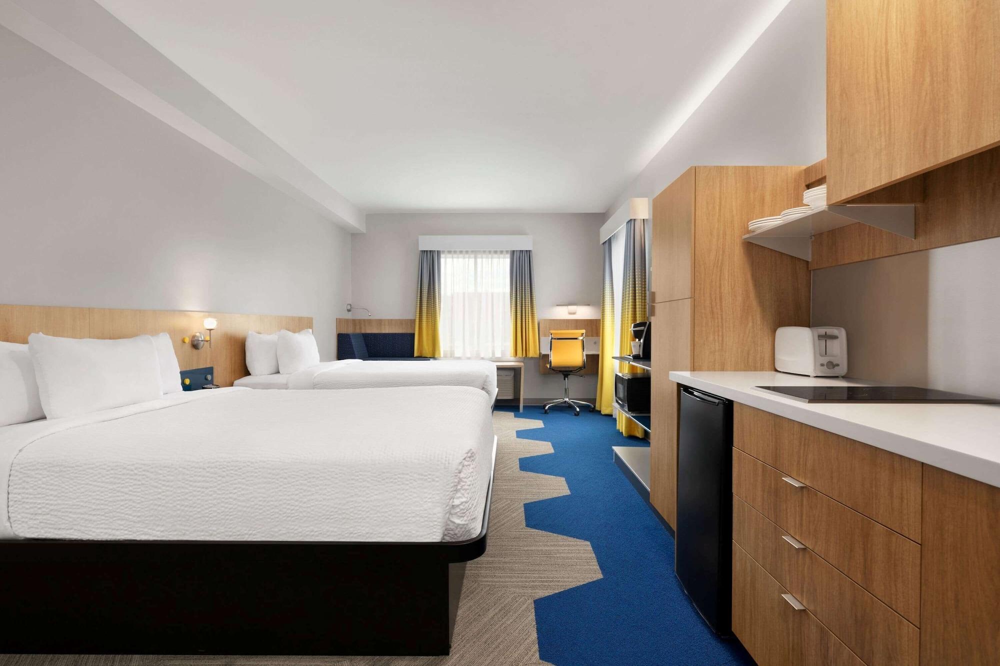 Microtel Inn Suites By Wyndham Lac-Megantic Exterior photo